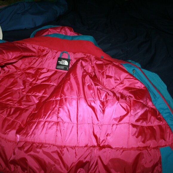 Women's North Face Coat - Picture 10 of 12
